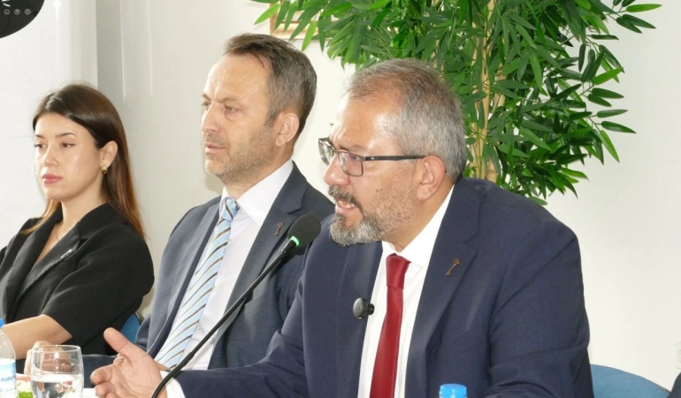 Anahtar Parti Yalova’da Teşkilatlanma Hamlesini Sürdürüyor: “Vatandaş Siyasette Yeni Bir Yol Arıyor” 6 Anahtar Parti Yalova’da Teşkilatlanma Hamlesini Sürdürüyor: “Vatandaş Siyasette Yeni Bir Yol Arıyor”