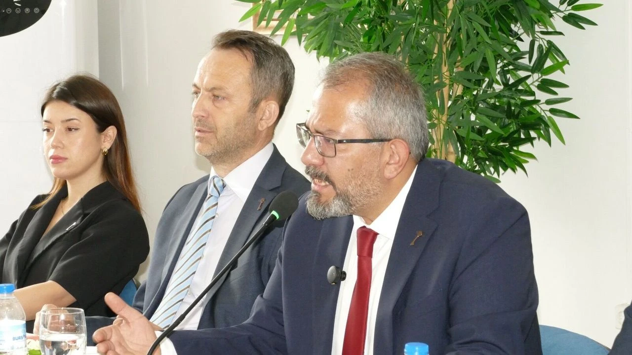Anahtar Parti Yalova’da Teşkilatlanma Hamlesini Sürdürüyor: “Vatandaş Siyasette Yeni Bir Yol Arıyor” 13 Anahtar Parti Yalova’da Teşkilatlanma Hamlesini Sürdürüyor: “Vatandaş Siyasette Yeni Bir Yol Arıyor”