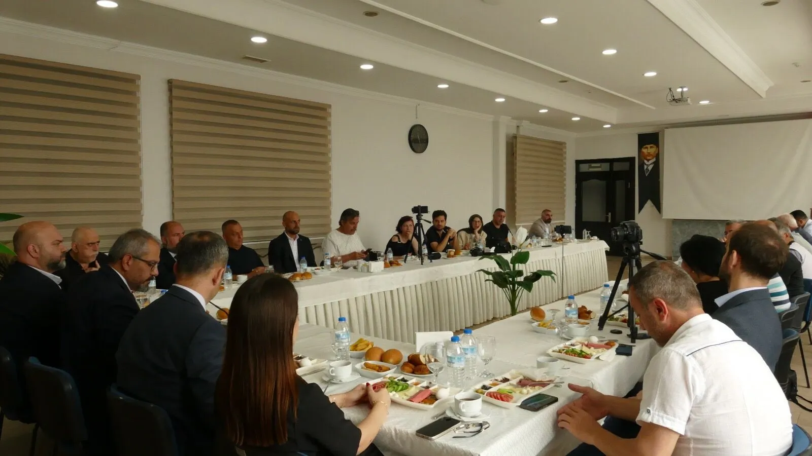 Anahtar Parti Yalova’da Teşkilatlanma Hamlesini Sürdürüyor: “Vatandaş Siyasette Yeni Bir Yol Arıyor” 5 Anahtar Parti Yalova’da Teşkilatlanma Hamlesini Sürdürüyor: “Vatandaş Siyasette Yeni Bir Yol Arıyor”