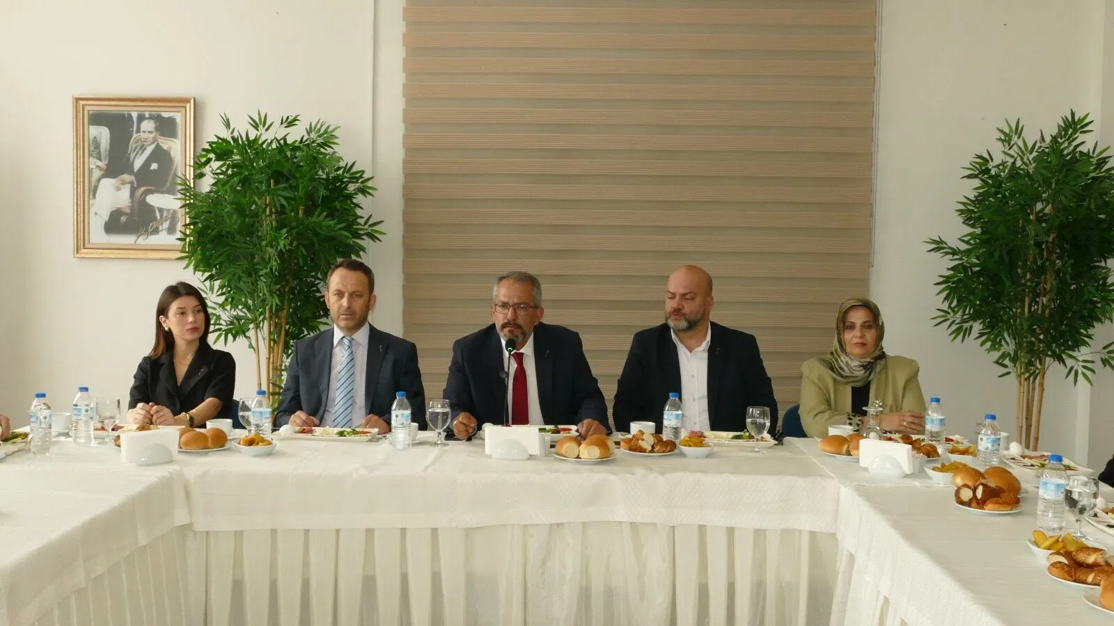 Anahtar Parti Yalova’da Teşkilatlanma Hamlesini Sürdürüyor: “Vatandaş Siyasette Yeni Bir Yol Arıyor” 6 Anahtar Parti Yalova’da Teşkilatlanma Hamlesini Sürdürüyor: “Vatandaş Siyasette Yeni Bir Yol Arıyor”