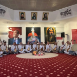 Çiftlikköy’de Anadolu’nun Kadim Ezgileri Yankılanacak: Tenburnâme Konseri 13 Haziran’da Sanatseverlerle Buluşuyor 27 Çiftlikköy’de Anadolu’nun Kadim Ezgileri Yankılanacak: Tenburnâme Konseri 13 Haziran’da Sanatseverlerle Buluşuyor