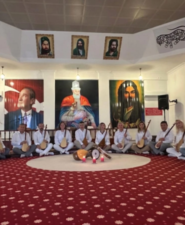 Çiftlikköy’de Anadolu’nun Kadim Ezgileri Yankılanacak: Tenburnâme Konseri 13 Haziran’da Sanatseverlerle Buluşuyor 9 Çiftlikköy’de Anadolu’nun Kadim Ezgileri Yankılanacak: Tenburnâme Konseri 13 Haziran’da Sanatseverlerle Buluşuyor