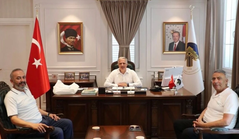 Yalova’nın Yöresel Lezzetleri Termal Belediye Başkanı Sinan Acar’a Takdim Edildi 1 Yalova’nın Yöresel Lezzetleri Termal Belediye Başkanı Sinan Acar’a Takdim Edildi