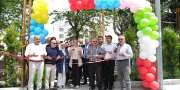 Altınova’da Yenilenen Cumhuriyet Parkı Hizmete Açıldı: İlçeye Modern Sosyal Yaşam Alanı Kazandırıldı 91 Altınova’da Yenilenen Cumhuriyet Parkı Hizmete Açıldı: İlçeye Modern Sosyal Yaşam Alanı Kazandırıldı