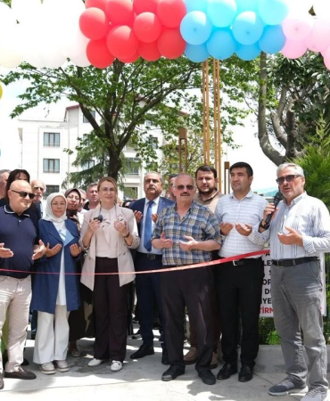Altınova’da Yenilenen Cumhuriyet Parkı Hizmete Açıldı: İlçeye Modern Sosyal Yaşam Alanı Kazandırıldı 2 Altınova’da Yenilenen Cumhuriyet Parkı Hizmete Açıldı: İlçeye Modern Sosyal Yaşam Alanı Kazandırıldı