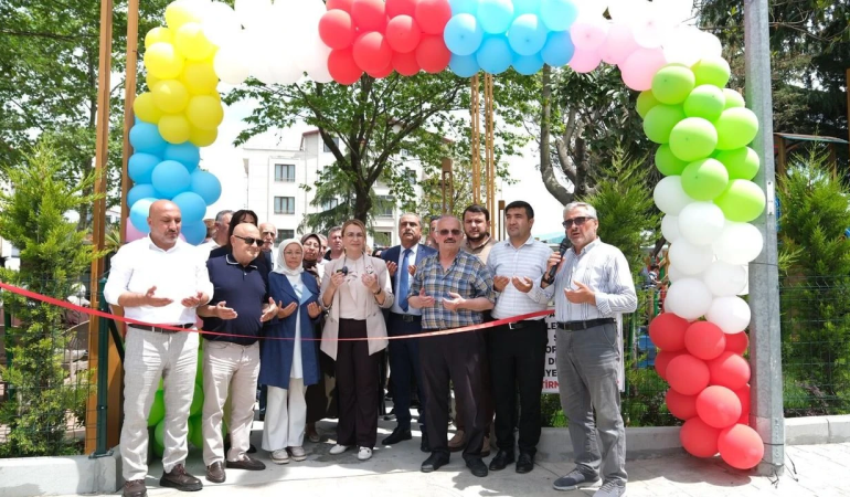 Altınova’da Yenilenen Cumhuriyet Parkı Hizmete Açıldı: İlçeye Modern Sosyal Yaşam Alanı Kazandırıldı
