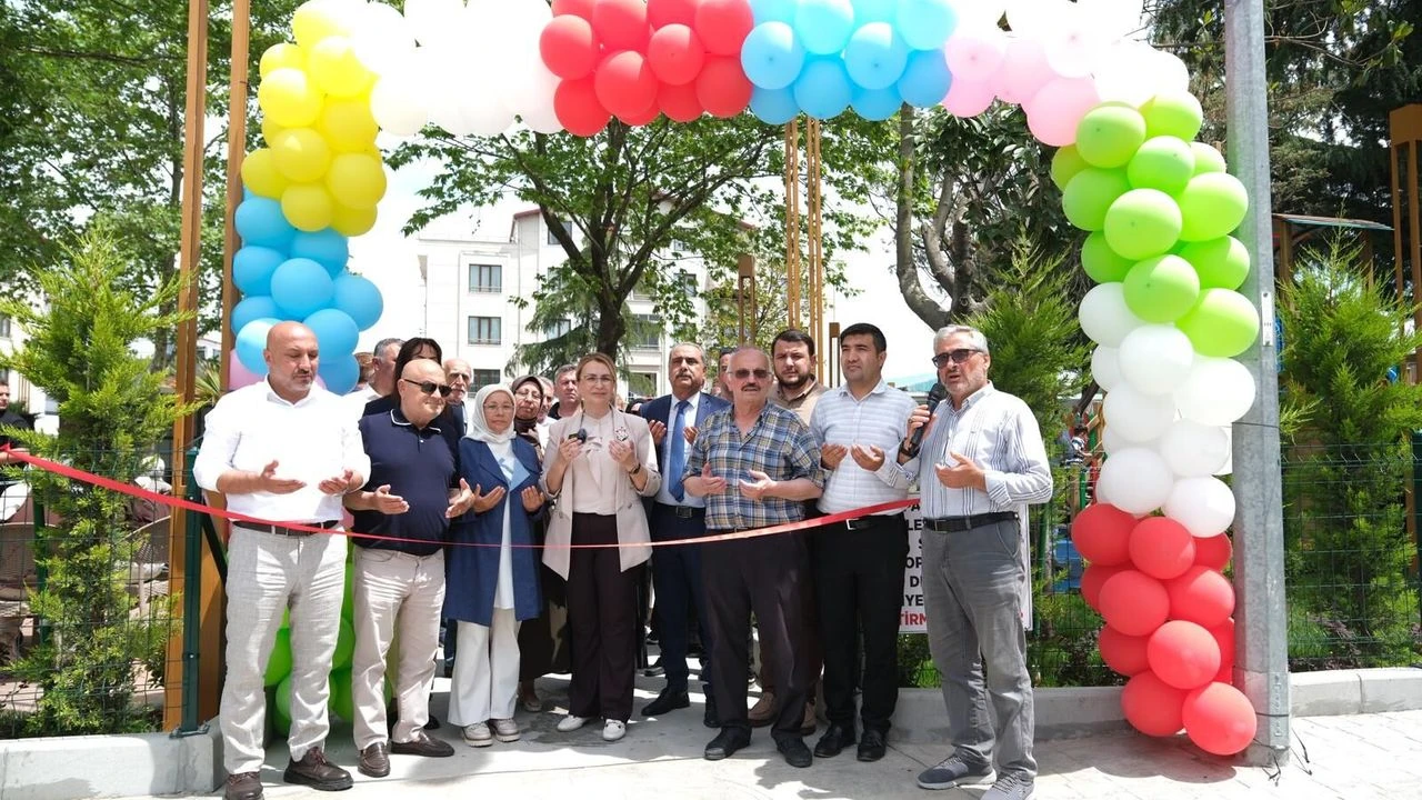 Altınova’da Yenilenen Cumhuriyet Parkı Hizmete Açıldı: İlçeye Modern Sosyal Yaşam Alanı Kazandırıldı 2 Altınova’da Yenilenen Cumhuriyet Parkı Hizmete Açıldı: İlçeye Modern Sosyal Yaşam Alanı Kazandırıldı