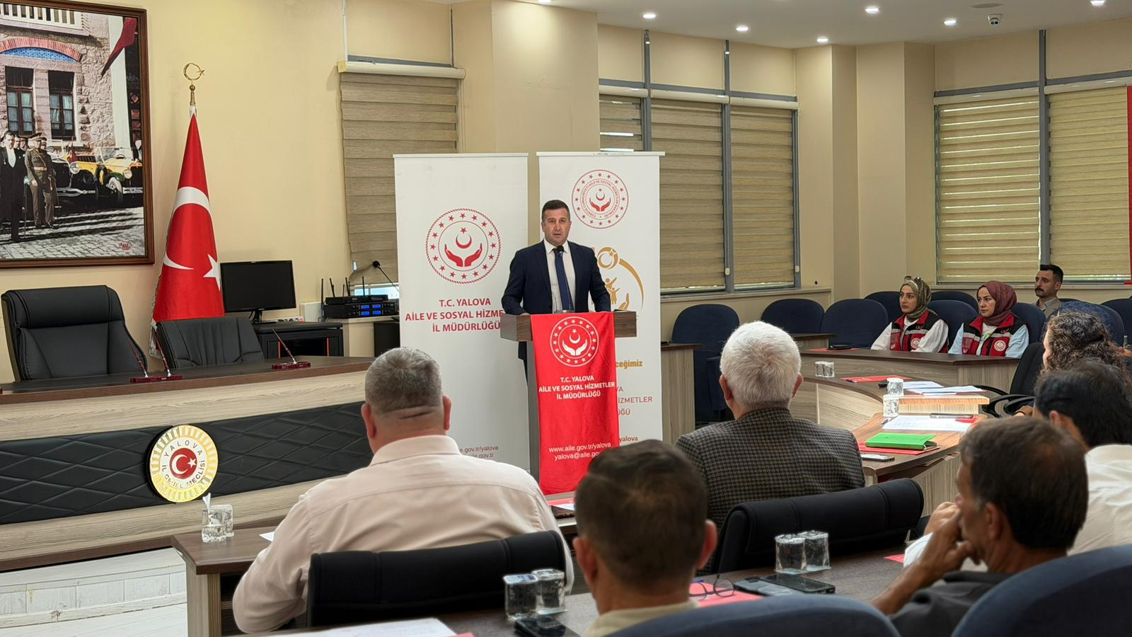 Yalova’da Sosyal Risk Haritası Çalışmaları İçin Muhtarlara Kapsamlı Bilgilendirme Toplantısı Düzenlendi 6 Yalova’da Sosyal Risk Haritası Çalışmaları İçin Muhtarlara Kapsamlı Bilgilendirme Toplantısı Düzenlendi