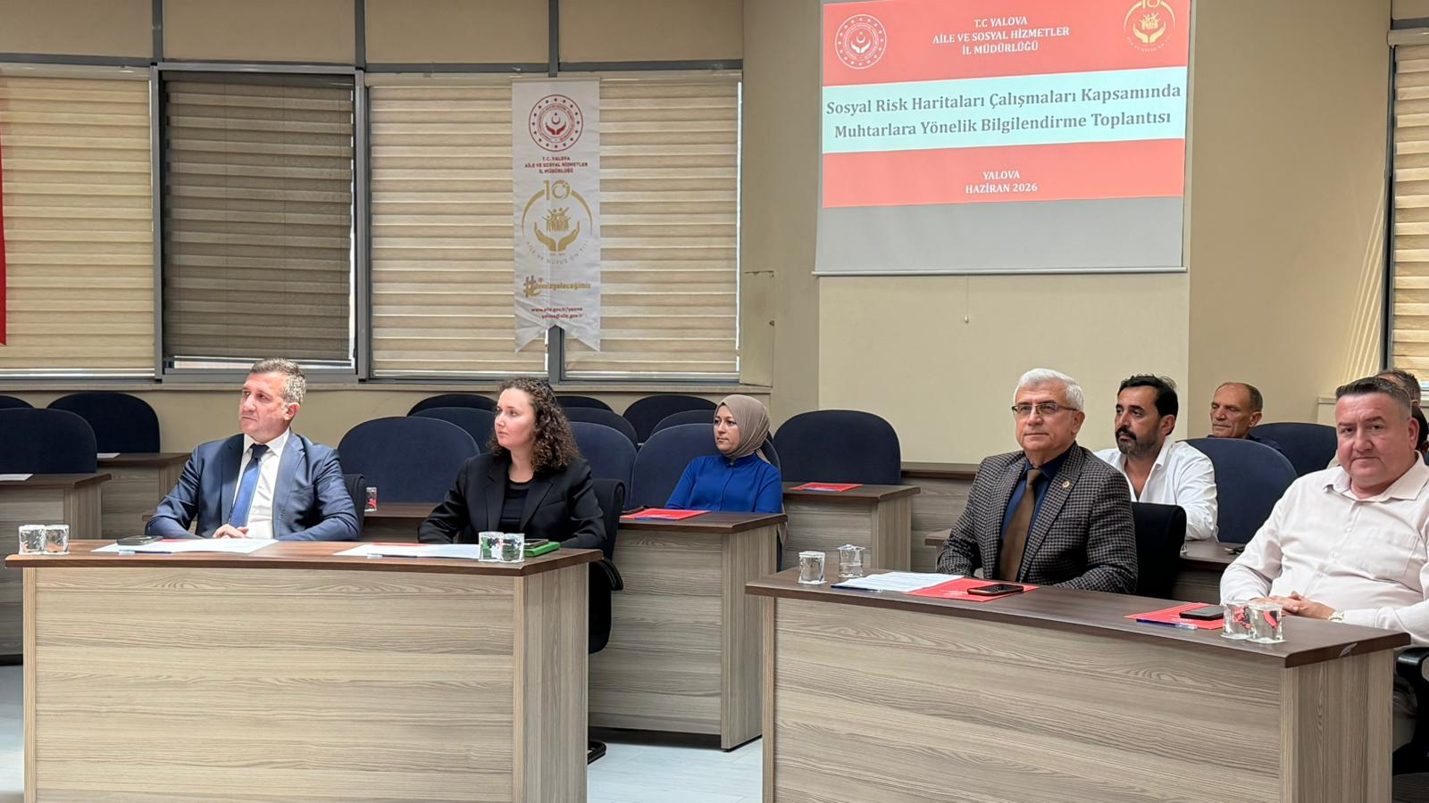 Yalova’da Sosyal Risk Haritası Çalışmaları İçin Muhtarlara Kapsamlı Bilgilendirme Toplantısı Düzenlendi 4 Yalova’da Sosyal Risk Haritası Çalışmaları İçin Muhtarlara Kapsamlı Bilgilendirme Toplantısı Düzenlendi