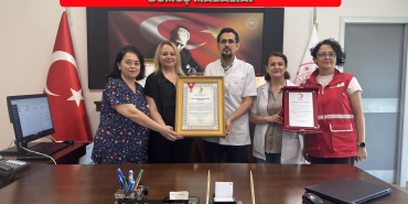 Yalova Eğitim ve Araştırma Hastanesi’ne Türk Kızılayı’ndan Gümüş Madalya: Kan Bağışındaki Örnek Dayanışma Ödüllendirildi 76 Yalova Eğitim ve Araştırma Hastanesi’ne Türk Kızılayı’ndan Gümüş Madalya: Kan Bağışındaki Örnek Dayanışma Ödüllendirildi