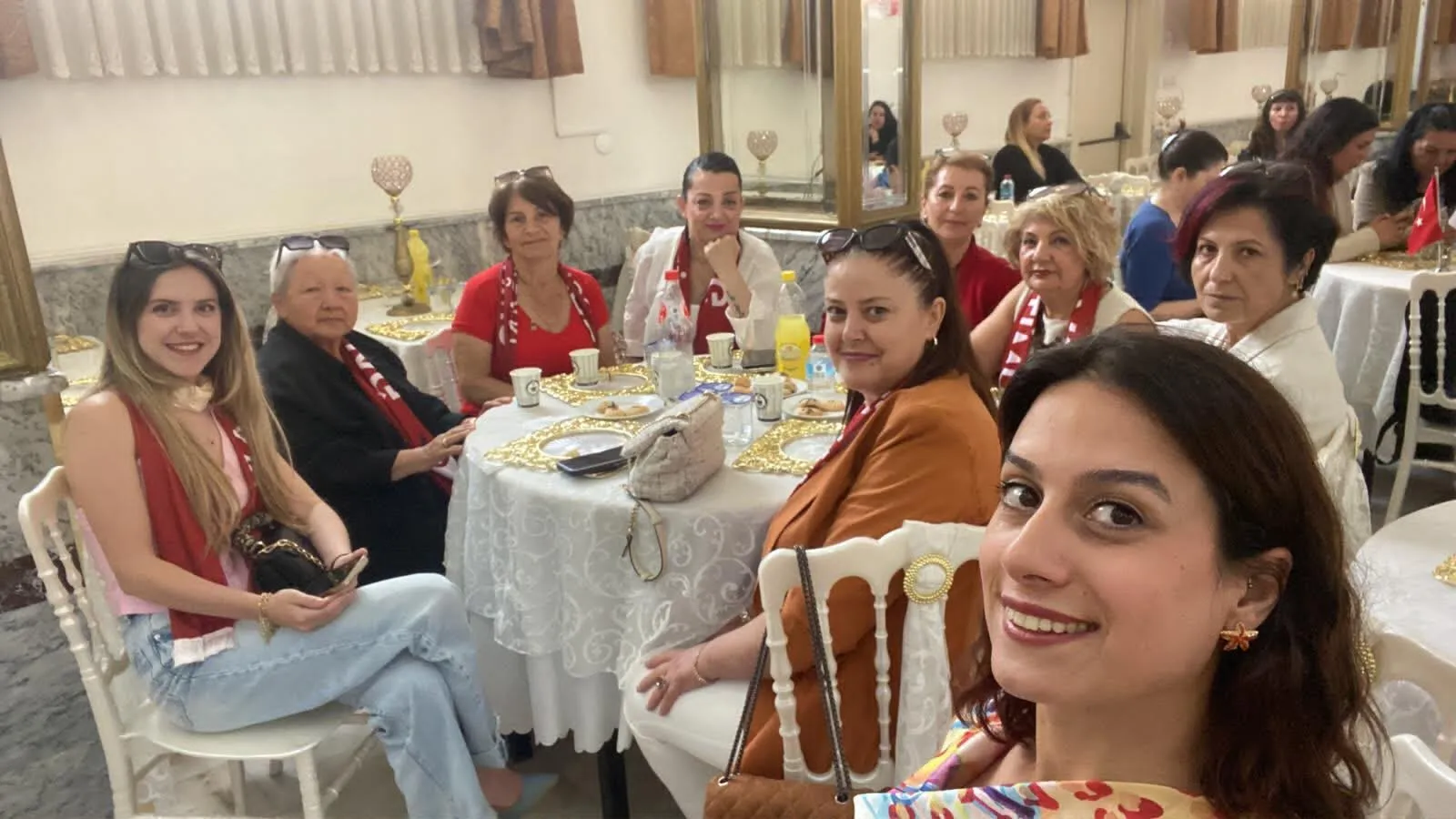 Zafer Partisi Yalova Teşkilatlarından Yoğun Saha Mesaisi: Aynı Günde Birçok Etkinlikte Yer Aldılar 6 Zafer Partisi Yalova Teşkilatlarından Yoğun Saha Mesaisi: Aynı Günde Birçok Etkinlikte Yer Aldılar