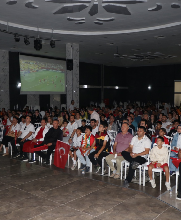 Çiftlikköylüler Dünya Kupası Heyecanını Dev Ekranda Yaşadı