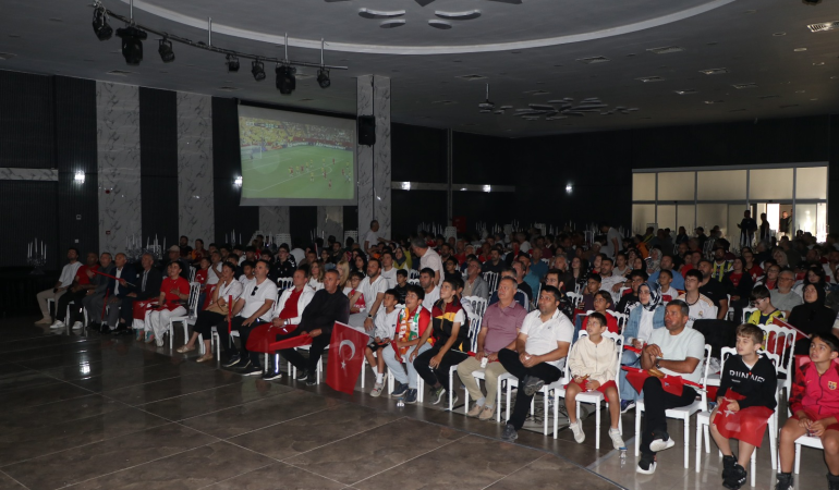 Çiftlikköylüler Dünya Kupası Heyecanını Dev Ekranda Yaşadı 1 Çiftlikköylüler Dünya Kupası Heyecanını Dev Ekranda Yaşadı