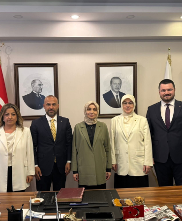Leyla Şahin Usta Yalova’da Teşkilat, Esnaf ve Kadın Girişimcilerle Buluştu
