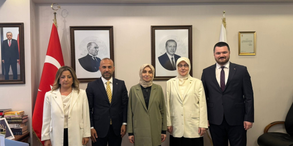 Leyla Şahin Usta Yalova’da Teşkilat, Esnaf ve Kadın Girişimcilerle Buluştu 12 Leyla Şahin Usta Yalova’da Teşkilat, Esnaf ve Kadın Girişimcilerle Buluştu