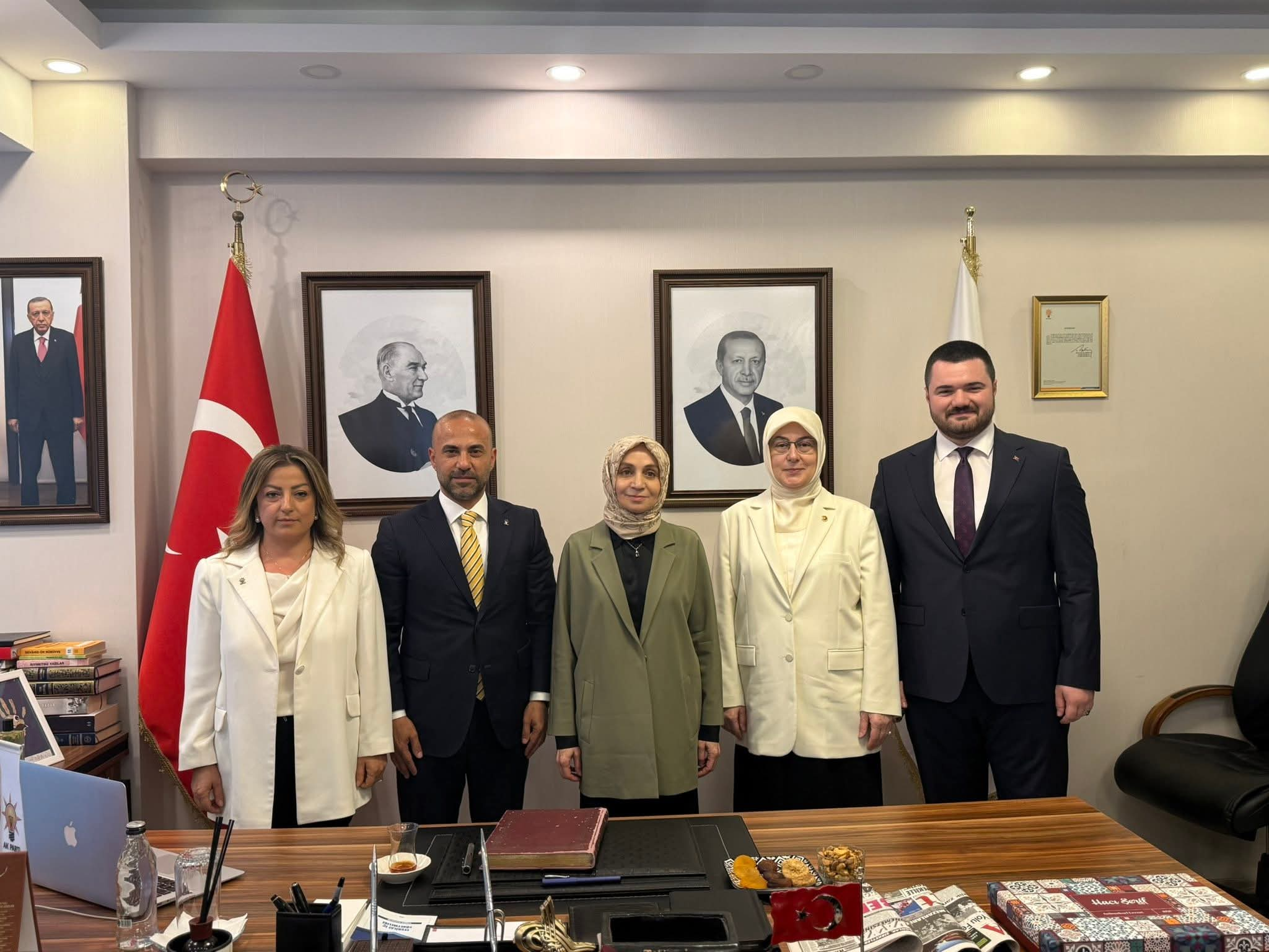 Leyla Şahin Usta Yalova’da Teşkilat, Esnaf ve Kadın Girişimcilerle Buluştu 3 Leyla Şahin Usta Yalova’da Teşkilat, Esnaf ve Kadın Girişimcilerle Buluştu