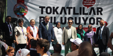 TOKATLILAR YALOVA’DA TEK YÜREK OLDU: BİRLİK, BERABERLİK VE DAYANIŞMA ŞÖLENİNE YOĞUN İLGİ 70 TOKATLILAR YALOVA’DA TEK YÜREK OLDU: BİRLİK, BERABERLİK VE DAYANIŞMA ŞÖLENİNE YOĞUN İLGİ