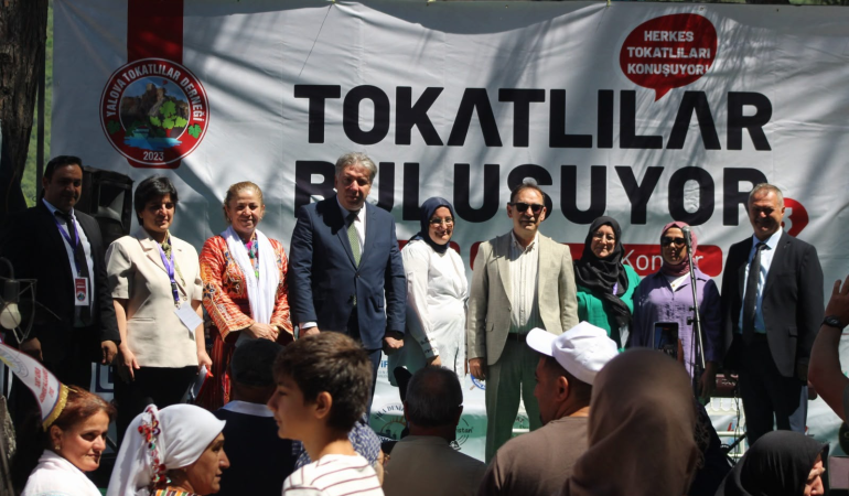 TOKATLILAR YALOVA’DA TEK YÜREK OLDU: BİRLİK, BERABERLİK VE DAYANIŞMA ŞÖLENİNE YOĞUN İLGİ 1 TOKATLILAR YALOVA’DA TEK YÜREK OLDU: BİRLİK, BERABERLİK VE DAYANIŞMA ŞÖLENİNE YOĞUN İLGİ