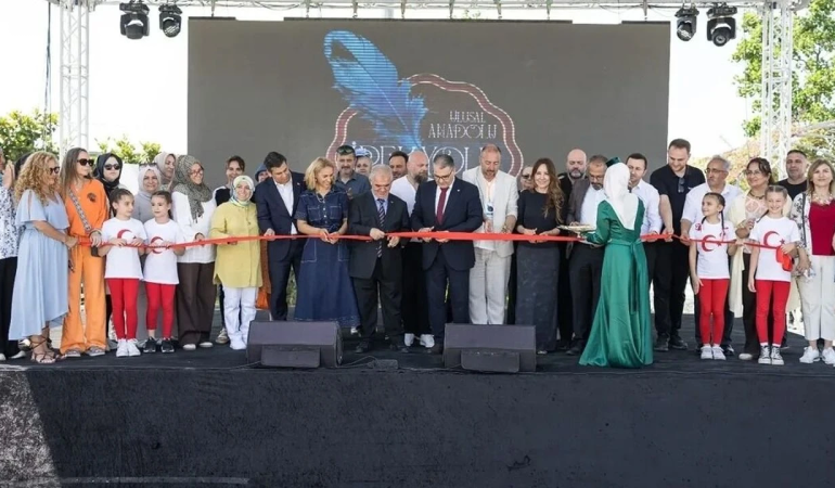 2. Uluslararası Yalova İpekyolu Festivali Büyük İlgi Gördü: Binlerce Kişi Kültür ve Sanatla Buluştu