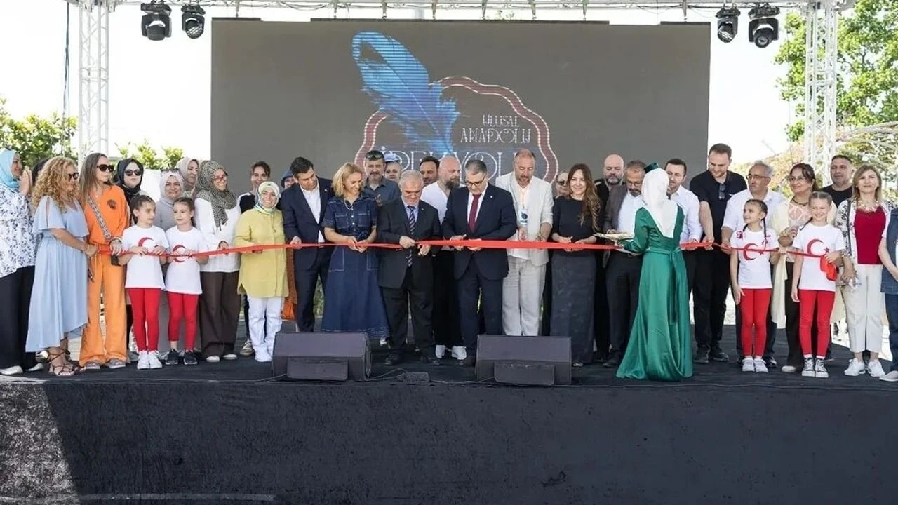 2. Uluslararası Yalova İpekyolu Festivali Büyük İlgi Gördü: Binlerce Kişi Kültür ve Sanatla Buluştu 8 2. Uluslararası Yalova İpekyolu Festivali Büyük İlgi Gördü: Binlerce Kişi Kültür ve Sanatla Buluştu