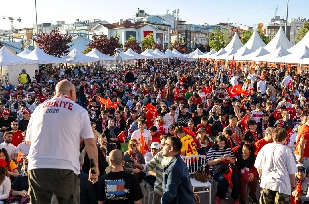 2. Uluslararası Yalova İpekyolu Festivali Büyük İlgi Gördü: Binlerce Kişi Kültür ve Sanatla Buluştu 4 2. Uluslararası Yalova İpekyolu Festivali Büyük İlgi Gördü: Binlerce Kişi Kültür ve Sanatla Buluştu