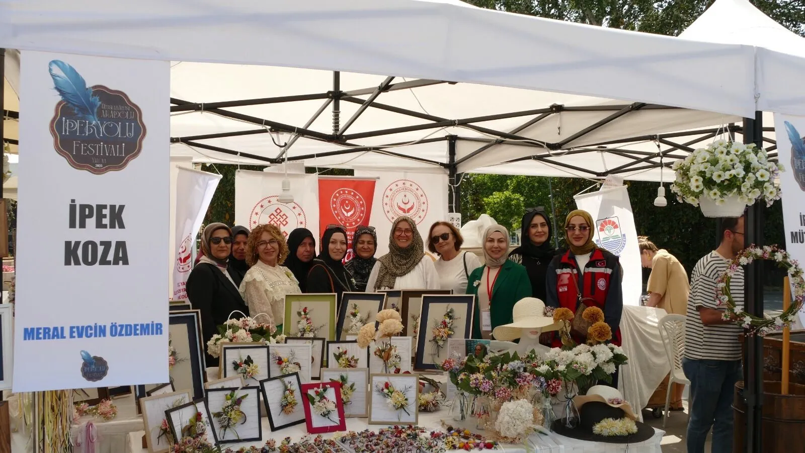 2. Uluslararası Yalova İpekyolu Festivali Büyük İlgi Gördü: Binlerce Kişi Kültür ve Sanatla Buluştu 14 2. Uluslararası Yalova İpekyolu Festivali Büyük İlgi Gördü: Binlerce Kişi Kültür ve Sanatla Buluştu