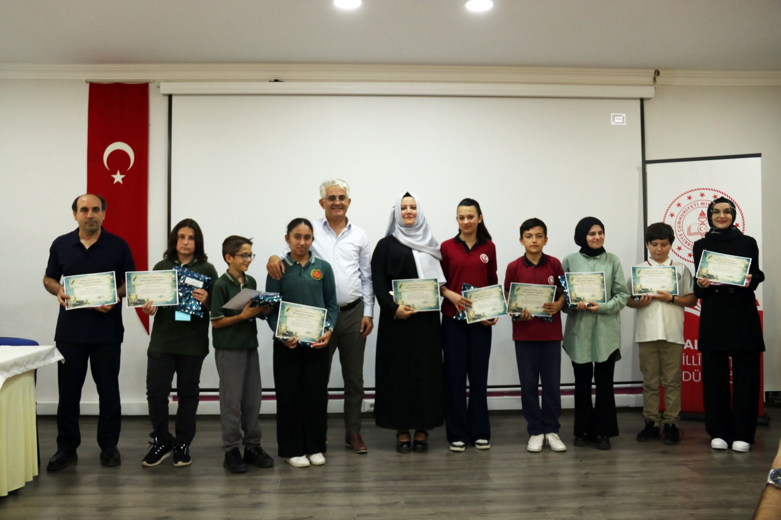 Dilimizin Zenginlikleri Projesi Kapanış Programı ve Ödül Töreni Yalova’da Gerçekleştirildi 6 Dilimizin Zenginlikleri Projesi Kapanış Programı ve Ödül Töreni Yalova’da Gerçekleştirildi