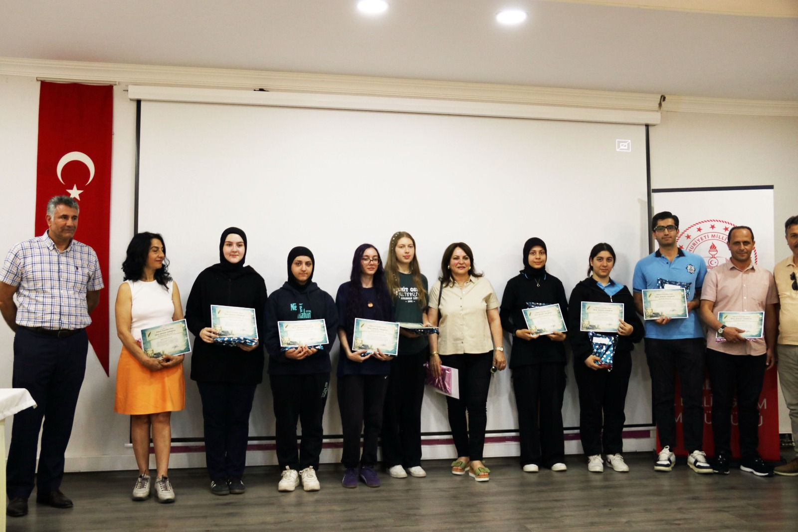 Dilimizin Zenginlikleri Projesi Kapanış Programı ve Ödül Töreni Yalova’da Gerçekleştirildi 7 Dilimizin Zenginlikleri Projesi Kapanış Programı ve Ödül Töreni Yalova’da Gerçekleştirildi