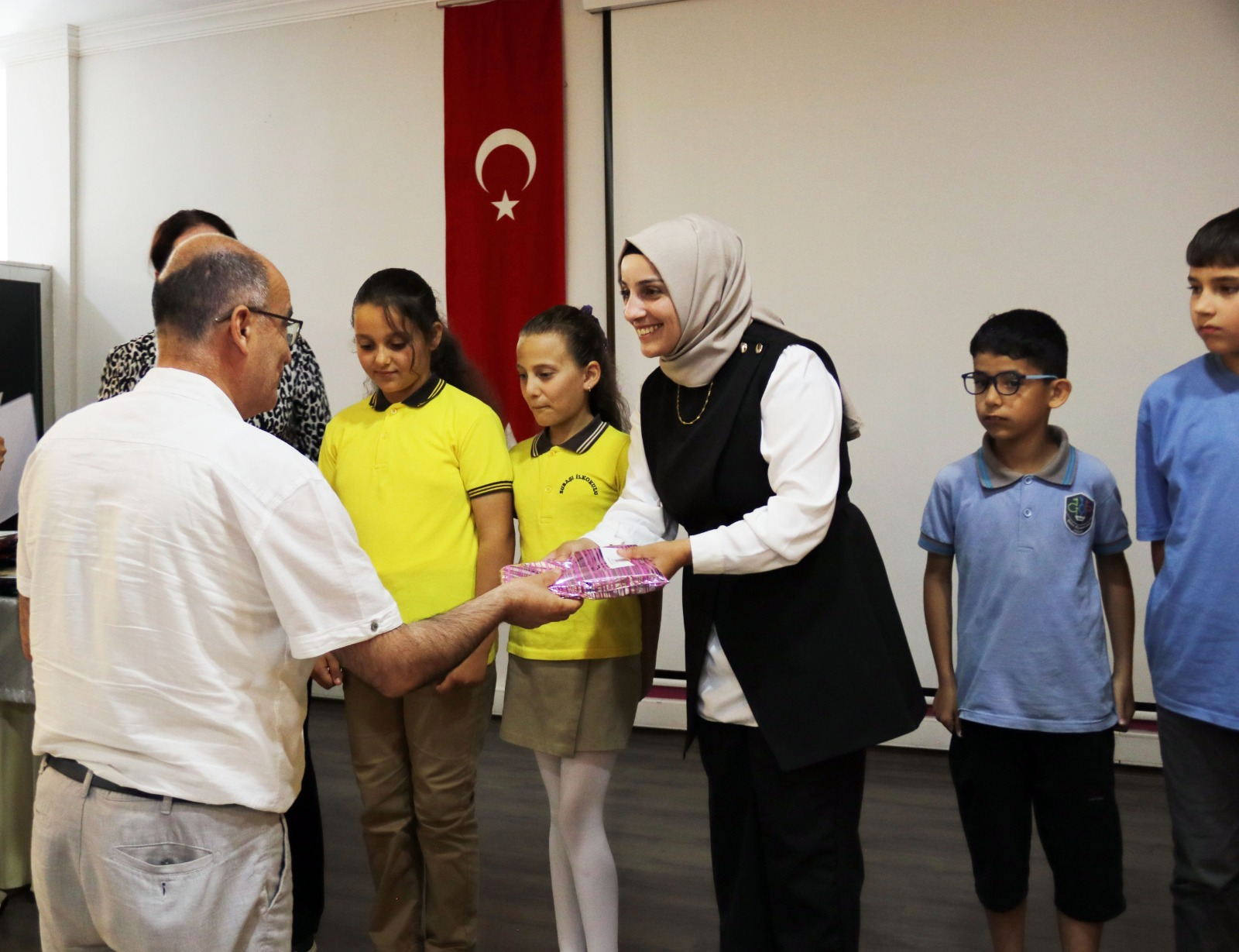 Dilimizin Zenginlikleri Projesi Kapanış Programı ve Ödül Töreni Yalova’da Gerçekleştirildi 8 Dilimizin Zenginlikleri Projesi Kapanış Programı ve Ödül Töreni Yalova’da Gerçekleştirildi