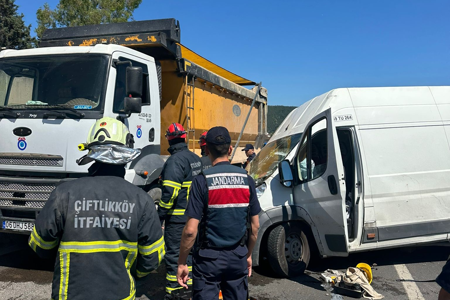 Çiftlikköy İtfaiyesi’nden Yoğun Haziran Mesaisi 7 Çiftlikköy İtfaiyesi’nden Yoğun Haziran Mesaisi