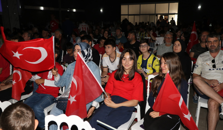 Çiftlikköy’de Milli Maç Heyecanı Dev Ekranda Yaşanacak
