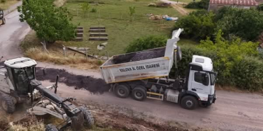Yalova İl Özel İdaresi’nden Elmalık Köyü’nde Kapsamlı Yol Bakım ve Altyapı Çalışması 10 Yalova İl Özel İdaresi’nden Elmalık Köyü’nde Kapsamlı Yol Bakım ve Altyapı Çalışması
