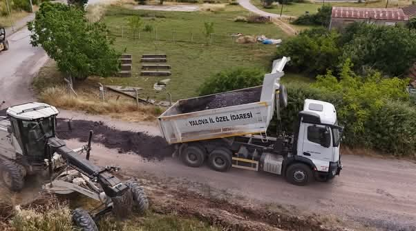 Yalova İl Özel İdaresi’nden Elmalık Köyü’nde Kapsamlı Yol Bakım ve Altyapı Çalışması 7 Yalova İl Özel İdaresi’nden Elmalık Köyü’nde Kapsamlı Yol Bakım ve Altyapı Çalışması