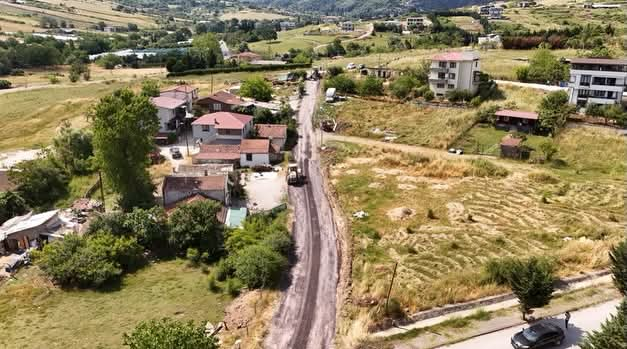 Yalova İl Özel İdaresi’nden Elmalık Köyü’nde Kapsamlı Yol Bakım ve Altyapı Çalışması 7 Yalova İl Özel İdaresi’nden Elmalık Köyü’nde Kapsamlı Yol Bakım ve Altyapı Çalışması