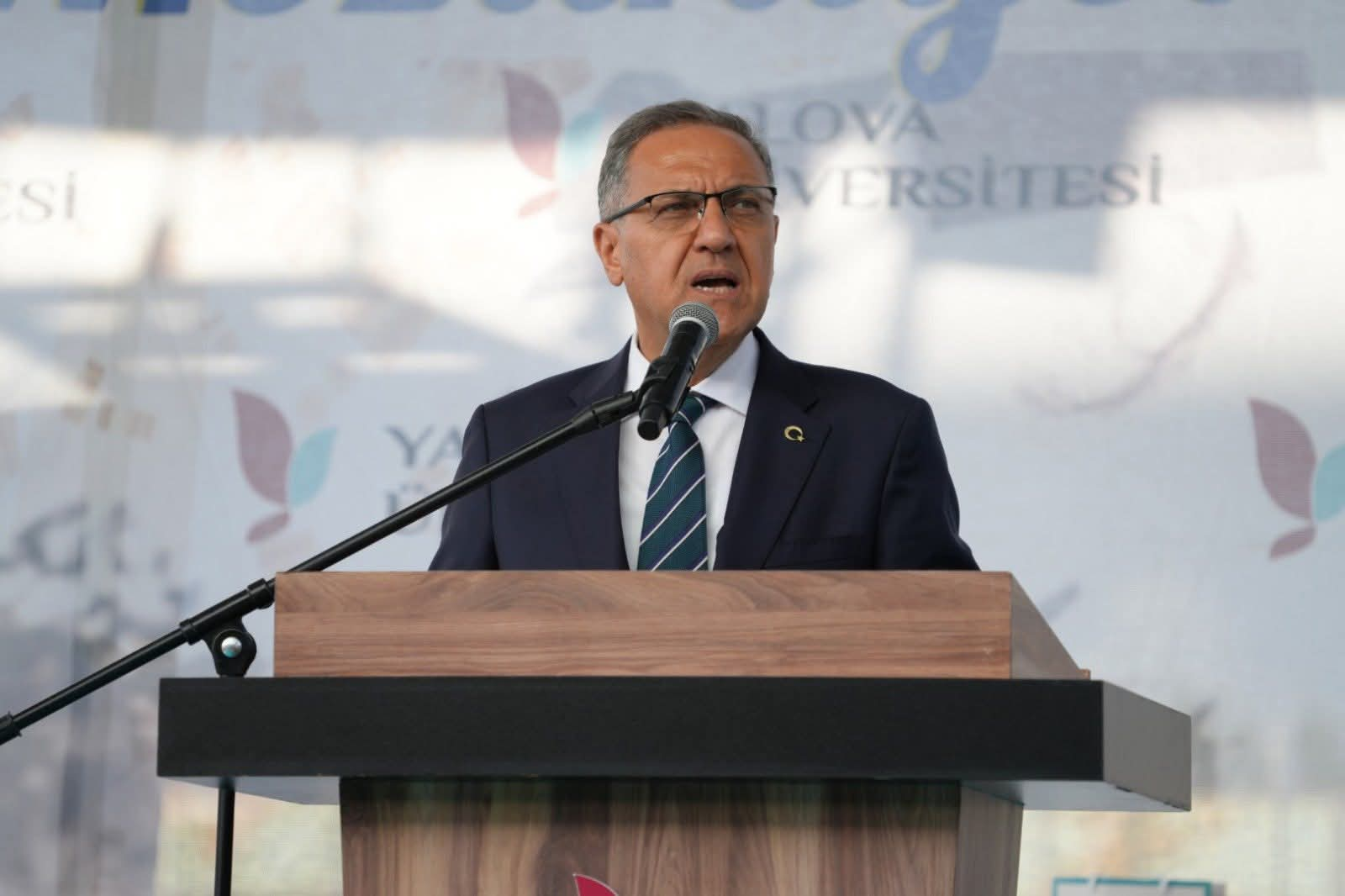 Yalova Üniversitesi 2025-2026 Akademik Yılı Mezuniyet Töreni Coşkuyla Gerçekleştirildi 9 Yalova Üniversitesi 2025-2026 Akademik Yılı Mezuniyet Töreni Coşkuyla Gerçekleştirildi