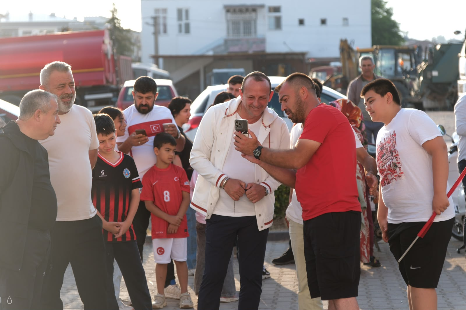 Çiftlikköy, Paraguay Maçı Heyecanını Birlikte Yaşadı 5 Çiftlikköy, Paraguay Maçı Heyecanını Birlikte Yaşadı