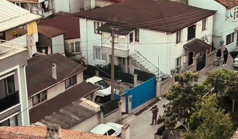 Yalova’da DEAŞ Operasyonu: 4 Şüpheli Yakalandı, 1 Kişi Tutuklandı 6 Yalova’da DEAŞ Operasyonu: 4 Şüpheli Yakalandı, 1 Kişi Tutuklandı