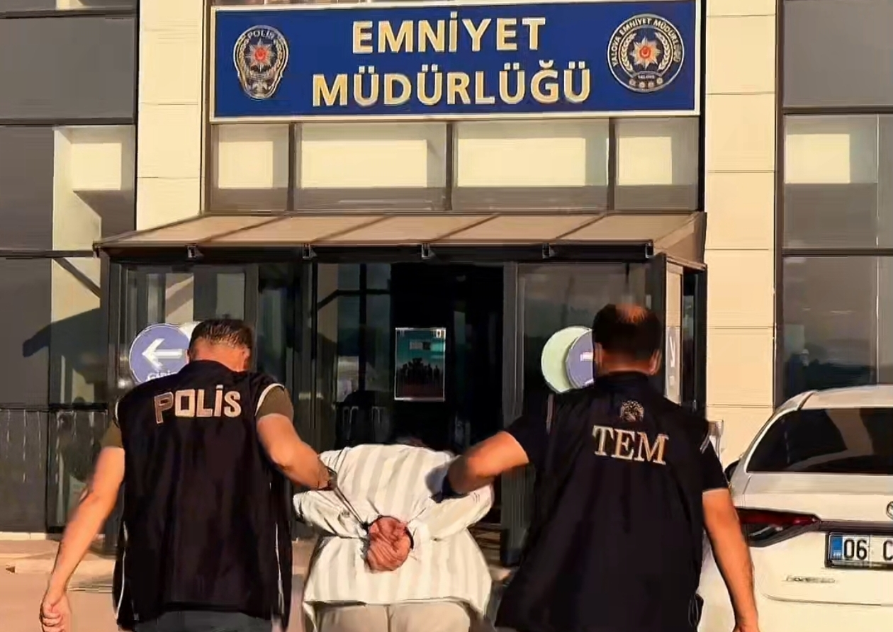 Yalova’da DEAŞ Operasyonu: 4 Şüpheli Yakalandı, 1 Kişi Tutuklandı 6 Yalova’da DEAŞ Operasyonu: 4 Şüpheli Yakalandı, 1 Kişi Tutuklandı