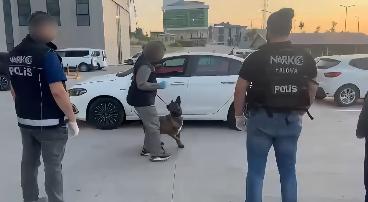 Yalova’da Uyuşturucu Operasyonu: 205 Gram Uyuşturucu Ele Geçirildi, 2 Şüpheli Tutuklandı 5 Yalova’da Uyuşturucu Operasyonu: 205 Gram Uyuşturucu Ele Geçirildi, 2 Şüpheli Tutuklandı