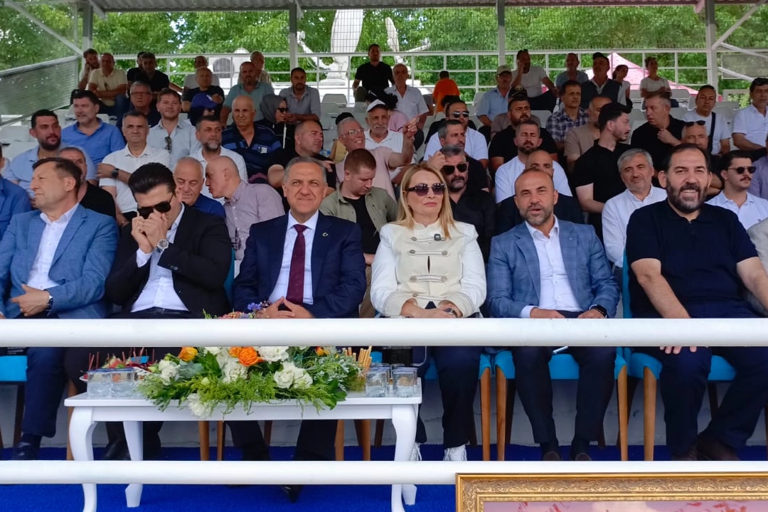116. Fevziye Yağlı Güreşleri’nde Tarihi Geri Dönüş: Er Meydanında Nefes Kesen Mücadeleler Yaşandı 4 116. Fevziye Yağlı Güreşleri’nde Tarihi Geri Dönüş: Er Meydanında Nefes Kesen Mücadeleler Yaşandı