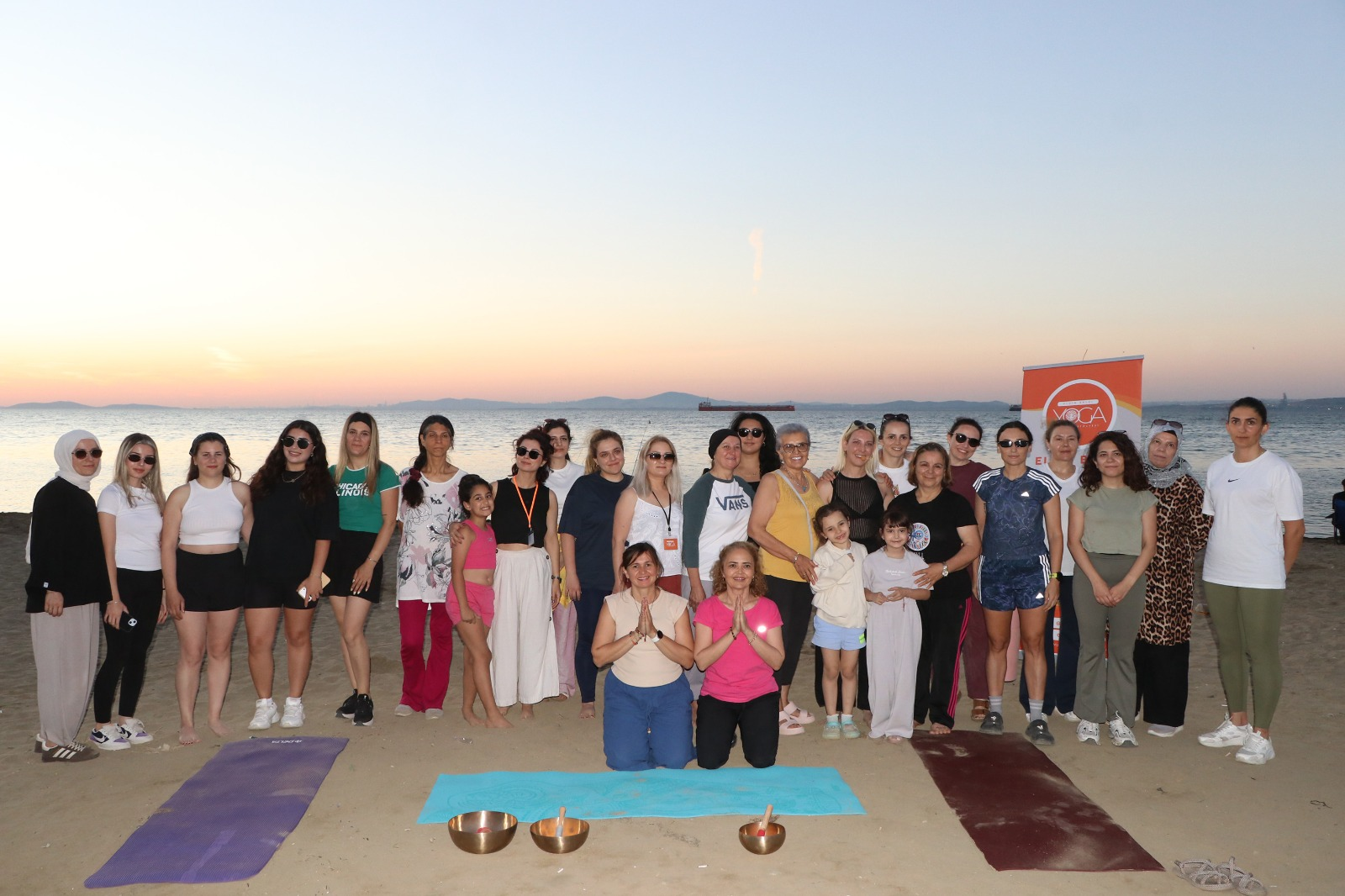 Dünya Yoga Günü Çiftlikköy Sahilinde Kutlandı