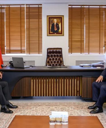 Yalova’da Yoğun Diplomasi Trafiği: Vali Ahmet Hamdi Usta’ya Önemli Ziyaretler ve Eğitim Programında Kritik Mesajlar