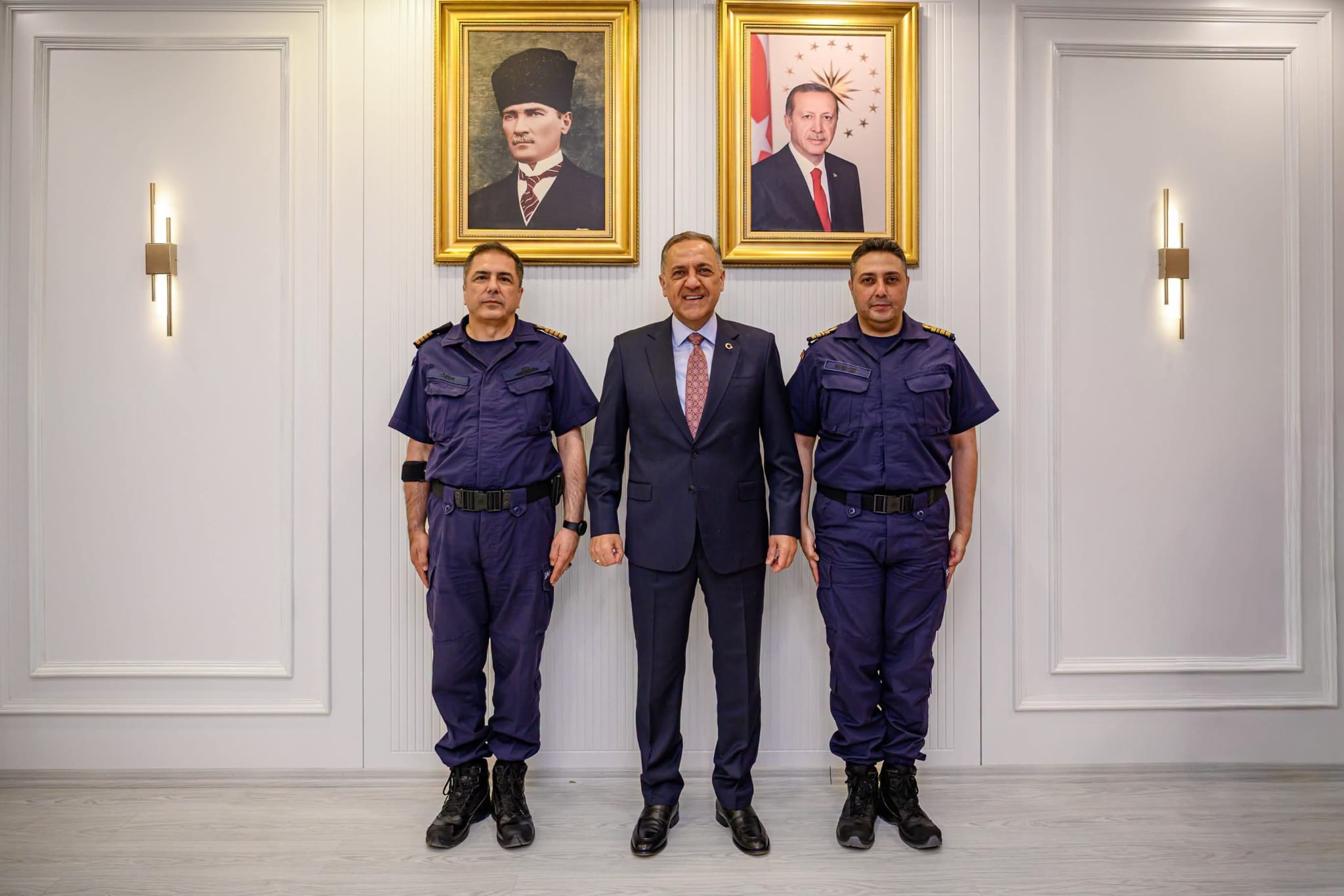 Yalova’da Yoğun Diplomasi Trafiği: Vali Ahmet Hamdi Usta’ya Önemli Ziyaretler: 4 Yalova’da Yoğun Diplomasi Trafiği: Vali Ahmet Hamdi Usta’ya Önemli Ziyaretler ve Eğitim Programında Kritik Mesajlar