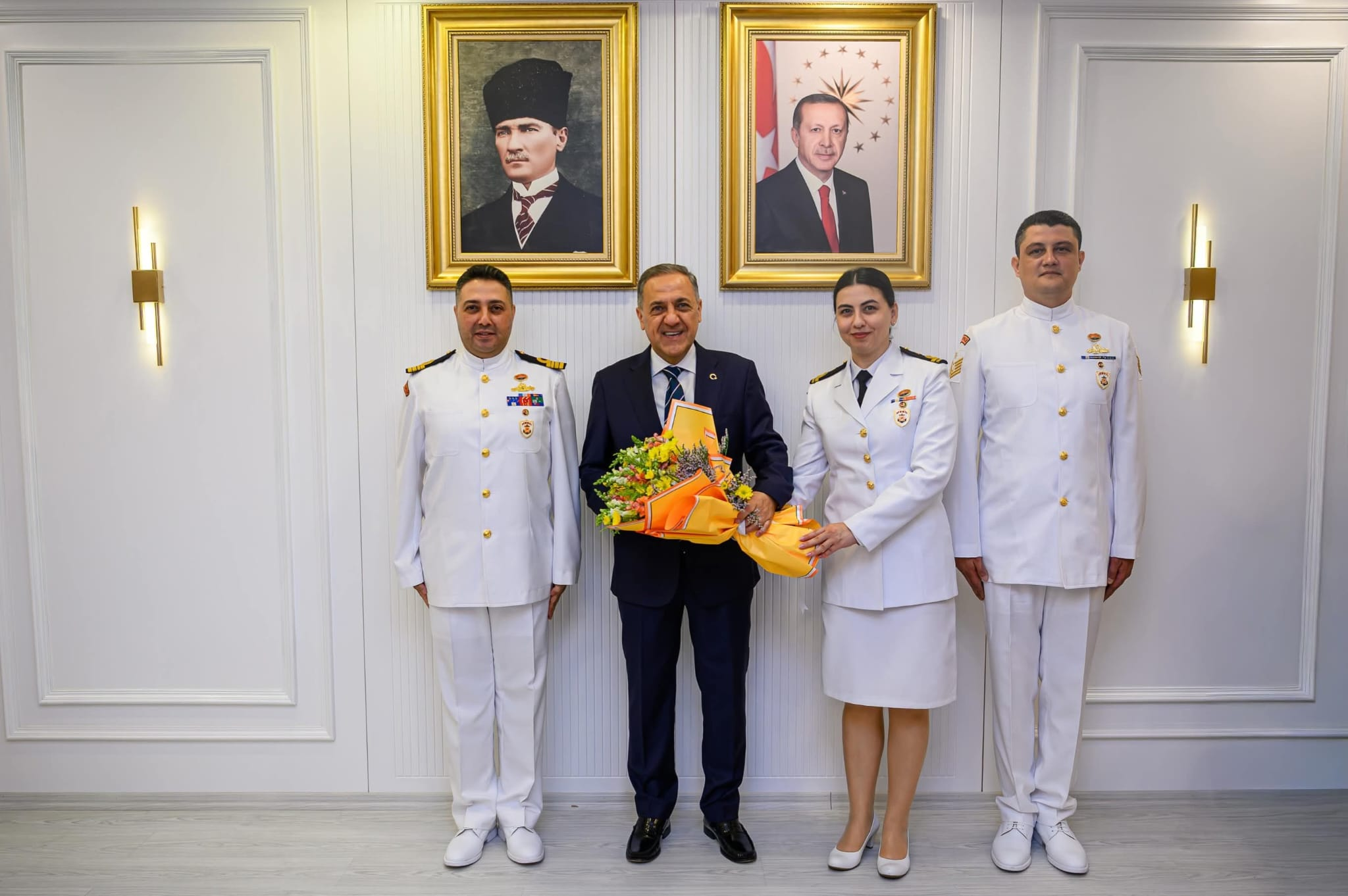 Yalova’da Yoğun Diplomasi Trafiği: Vali Ahmet Hamdi Usta’ya Önemli Ziyaretler: 5 Yalova’da Yoğun Diplomasi Trafiği: Vali Ahmet Hamdi Usta’ya Önemli Ziyaretler ve Eğitim Programında Kritik Mesajlar