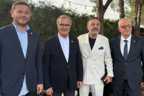 Yalova Gazeteciler Cemiyeti’nden Bursa’da Önemli Temas: Basın İlan Kurumu Yardımı İçin Belgeler Teslim Edildi 1 thumbnail
