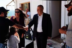 Armutlu Belediye Başkanı Cengiz Arslan, “Umut Işığım” Filminin Setini Ziyaret Etti 12 Armutlu Belediye Başkanı Cengiz Arslan, “Umut Işığım” Filminin Setini Ziyaret Etti