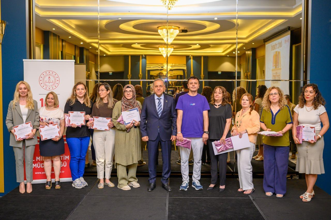 YALOVA'DA “BİR TAKIM OKUMALAR” KİTAP OKUMA YARIŞMASINDA ÖDÜLLER SAHİPLERİNİ BULDU 9 YALOVA'DA “BİR TAKIM OKUMALAR” KİTAP OKUMA YARIŞMASINDA ÖDÜLLER SAHİPLERİNİ BULDU
