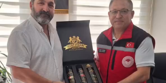 Yalova’nın Sirke Ustası Fuat Pınar’dan Tarım Müdürlüğüne Ziyaret: “Dünyanın En İyi Sirkelerini Üretiyorum” 11 Yalova’nın Sirke Ustası Fuat Pınar’dan Tarım Müdürlüğüne Ziyaret: “Dünyanın En İyi Sirkelerini Üretiyorum”