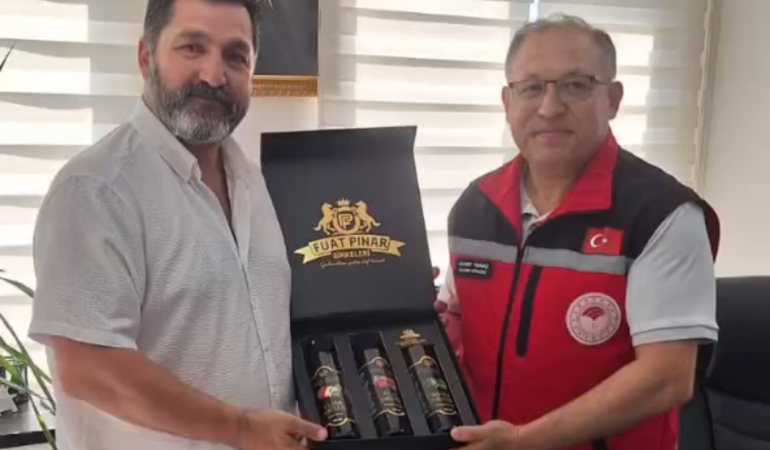 Yalova’nın Sirke Ustası Fuat Pınar’dan Tarım Müdürlüğüne Ziyaret: “Dünyanın En İyi Sirkelerini Üretiyorum” 1 Yalova’nın Sirke Ustası Fuat Pınar’dan Tarım Müdürlüğüne Ziyaret: “Dünyanın En İyi Sirkelerini Üretiyorum”