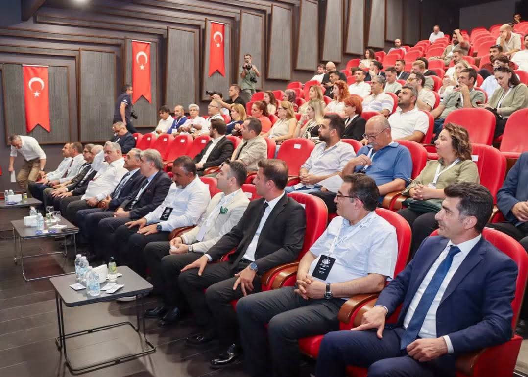 Yalova’da “Peyzaj ve Süs Bitkilerinde Yeni Nesil Vizyon Forumu 2050” Başladı: Sektörün Geleceği Masaya Yatırıldı 5 Yalova’da “Peyzaj ve Süs Bitkilerinde Yeni Nesil Vizyon Forumu 2050” Başladı: Sektörün Geleceği Masaya Yatırıldı